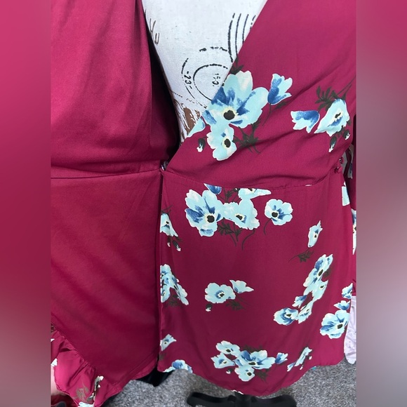 Lulu’s Floral Feminine Wrap Dress in Burgundy and Blue size small - Picture 7 of 14
